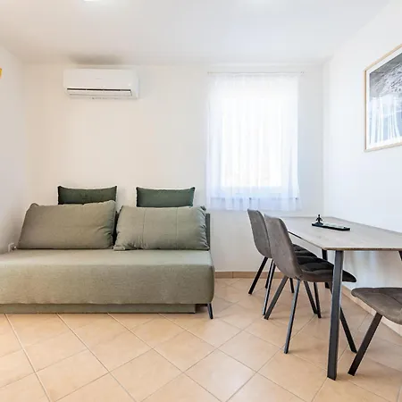 Apartment Sidro *